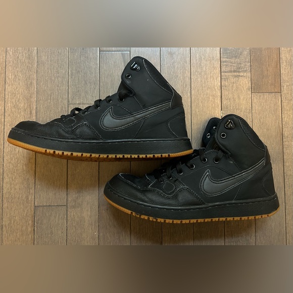 Men’s Black Nike Sneakers - Picture 1 of 3